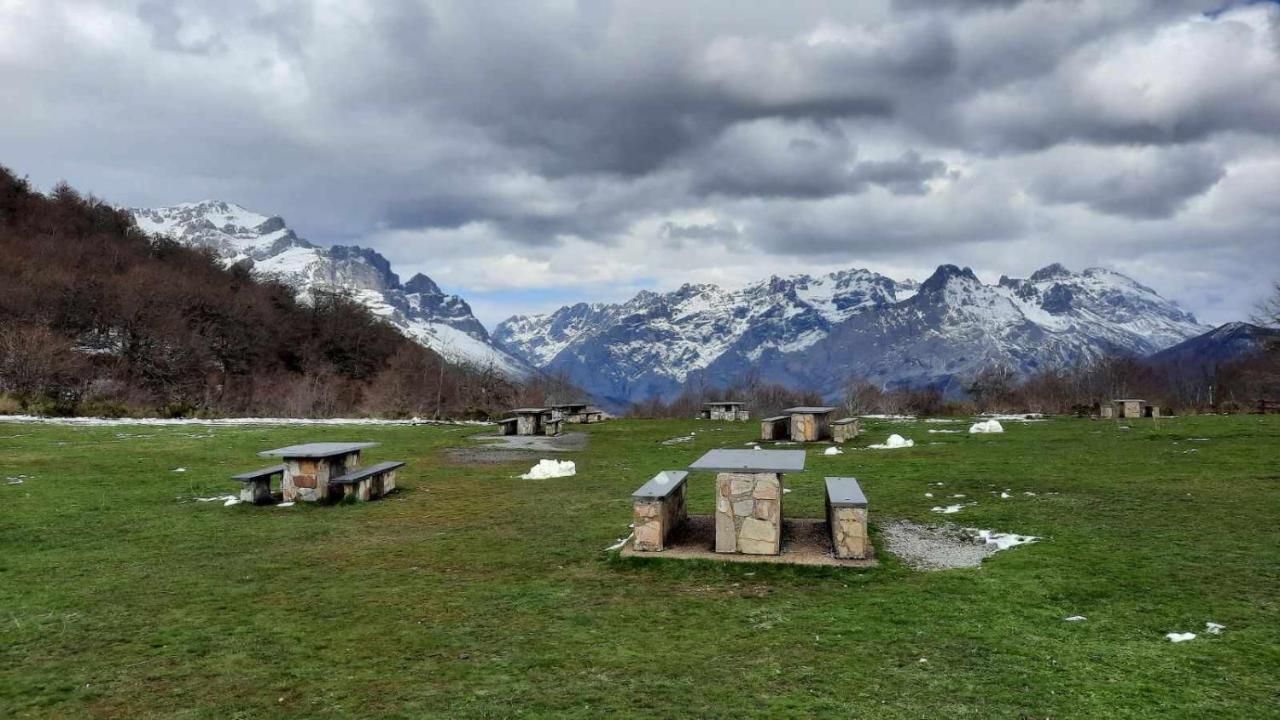 Riano En Las Montanas De Carmen Εξωτερικό φωτογραφία